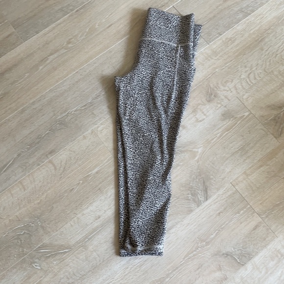 Athleta Salutation Stash II Textured Tight - Picture 3 of 6